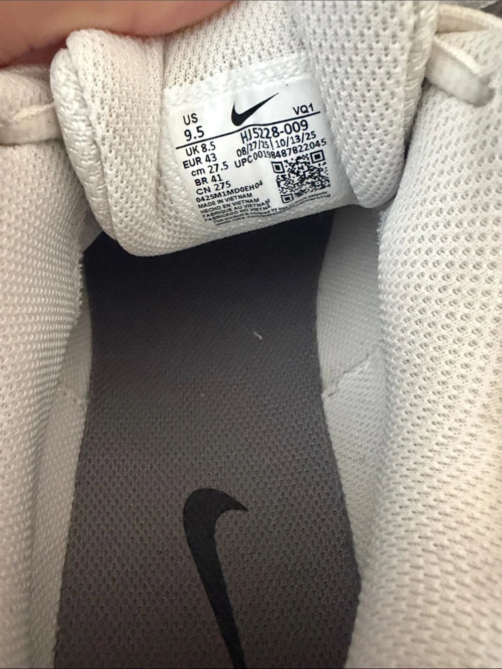 Nike Men's White and Gray Mesh Running Sneakers